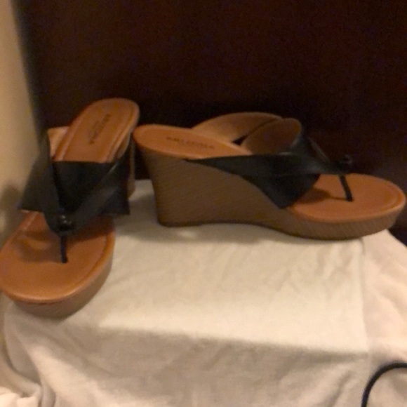 Size 7.5 Arizona Wedges - Picture 3 of 3